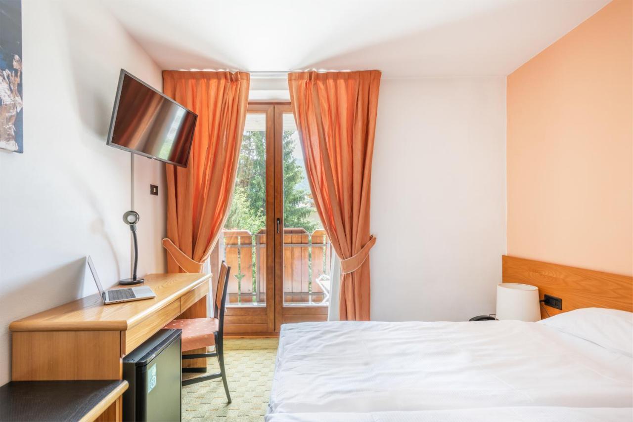 Hotel Alpina Madonna Eksteriør billede