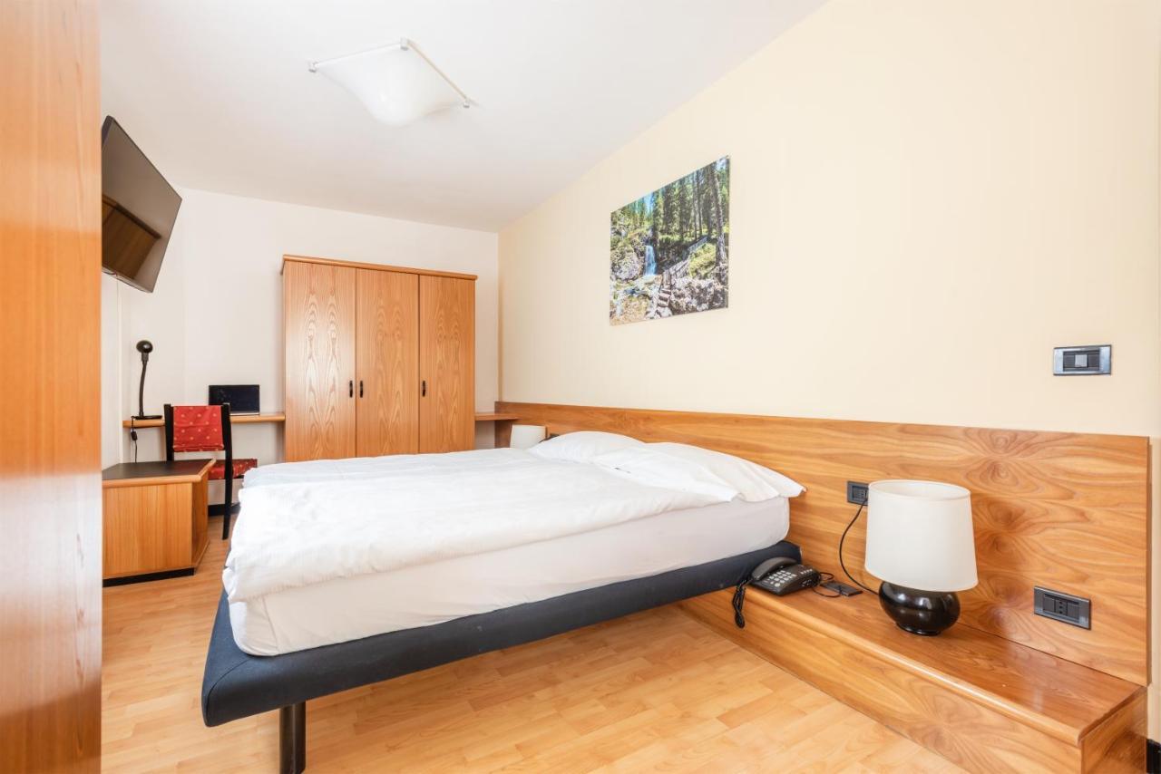 Hotel Alpina Madonna Eksteriør billede