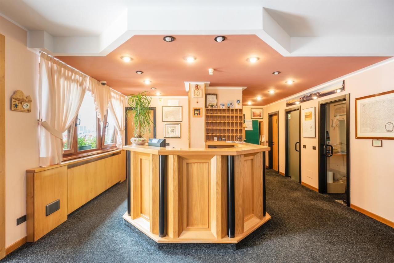 Hotel Alpina Madonna Eksteriør billede